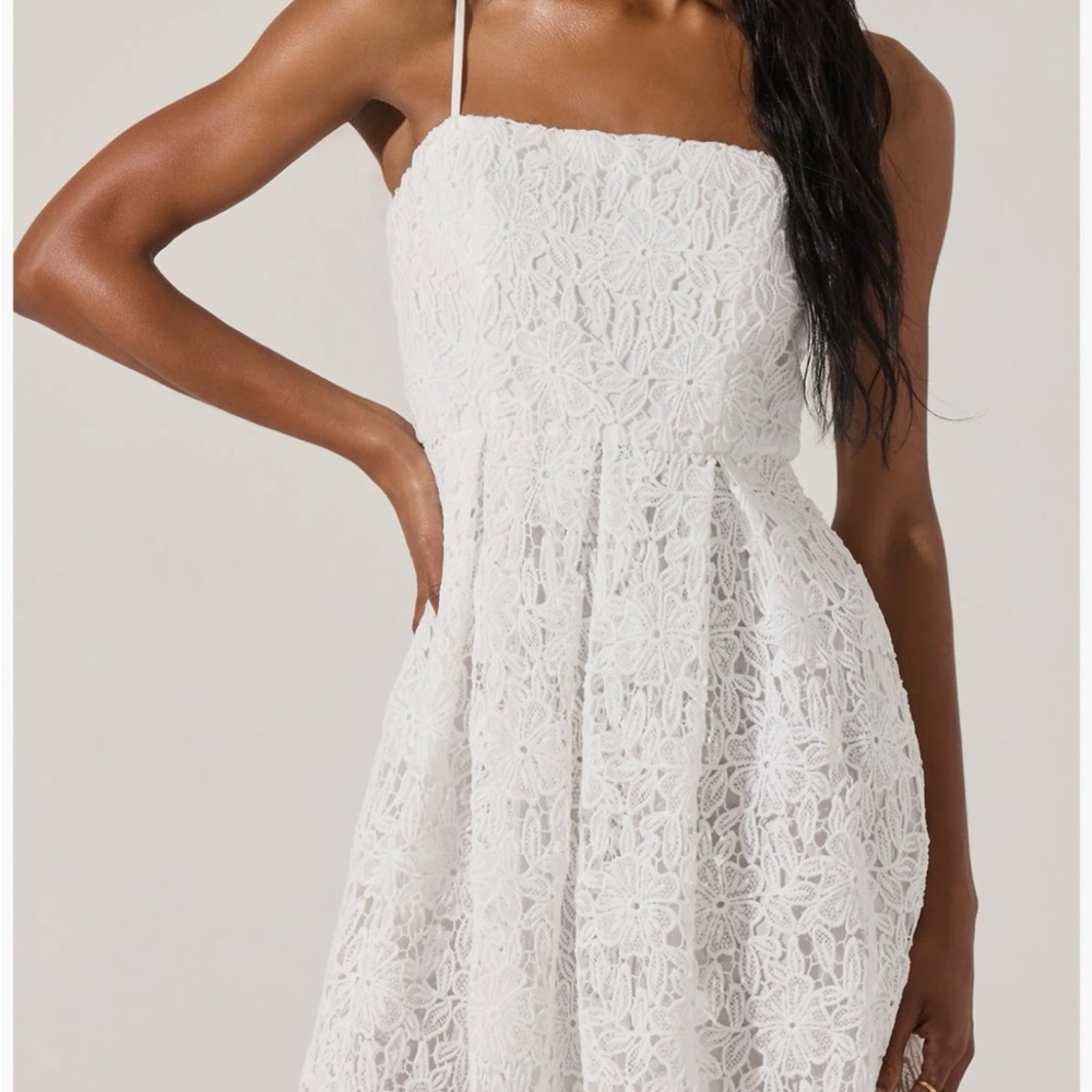 Floral Lace Dress - ASTR the Label - Picture 4 of 11